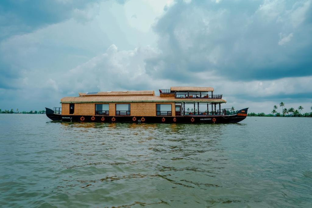 Why Not Houseboat Hotel Alappuzha Buitenkant foto